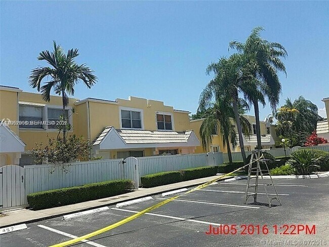 6840 SW 45th Ln, Unit 4 in Miami, FL - Foto de edificio - Building Photo