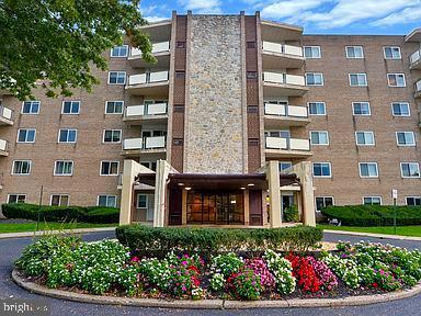503 Sussex House in Cherry Hill Township, NJ - Foto de edificio