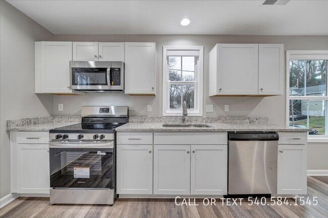 1424 Varnell Ave NE in Roanoke, VA - Building Photo - Building Photo