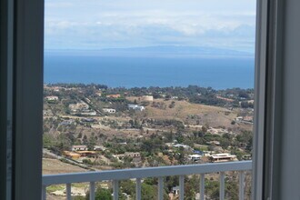 30001 Zenith Point Rd in Malibu, CA - Foto de edificio - Building Photo