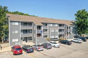 Hawks Pointe in Lawrence, KS - Building Photo