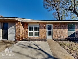 1701 Cardinal Dr in Ennis, TX - Building Photo