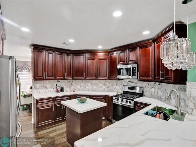 613 NW 135th Terrace