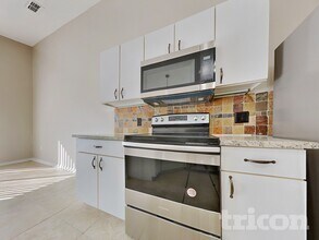 30602 Birdhouse Dr in Wesley Chapel, FL - Foto de edificio - Building Photo