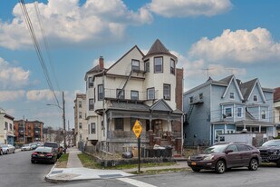 202 Buena Vista Ave in Yonkers, NY - Building Photo