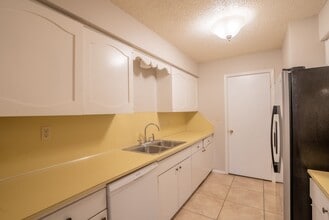 6119 S Troost Ave in Tulsa, OK - Foto de edificio - Building Photo