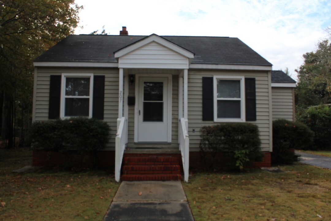 207 W 16th St in Lumberton, NC - Building Photo