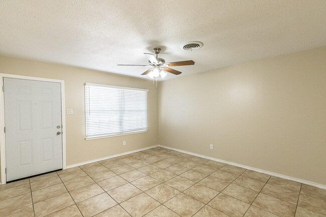 1916 71st St in Lubbock, TX - Foto de edificio - Building Photo