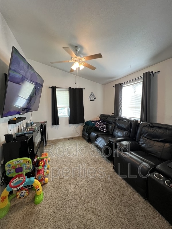 907 Arcadian Dr in Cheyenne, WY - Building Photo - Building Photo