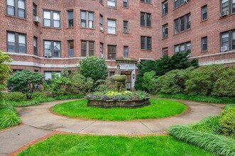 11 Alden Rd in Larchmont, NY - Building Photo - Building Photo