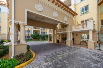 16101 Emerald Estates Dr, Unit 250 in Weston, FL - Building Photo - Building Photo