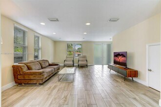 1620 NE 110th St in Miami, FL - Building Photo - Building Photo