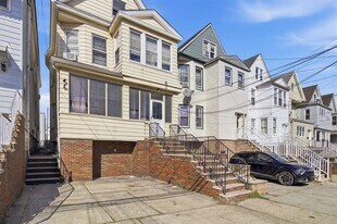 35 W 52nd St in Bayonne, NJ - Building Photo