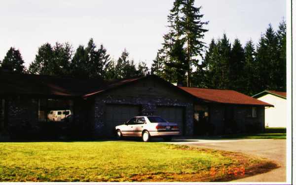 19116-19118 5th Ave E in Spanaway, WA - Building Photo