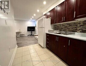 11A St Andrews Blvd in Toronto, ON - Building Photo - Building Photo