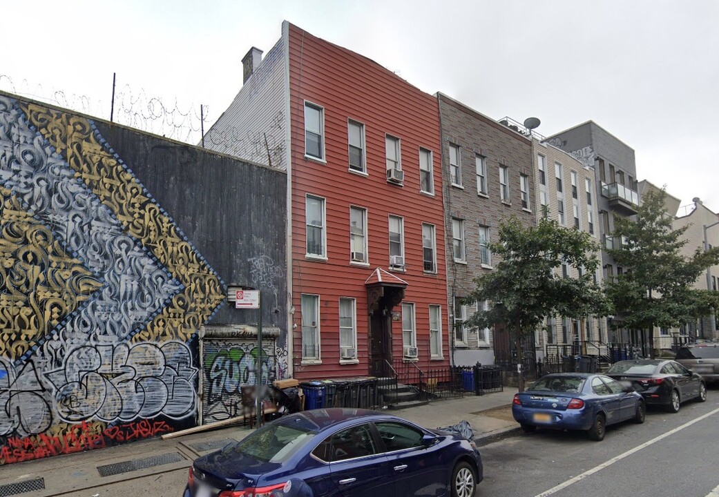 246 Troutman St in Brooklyn, NY - Building Photo