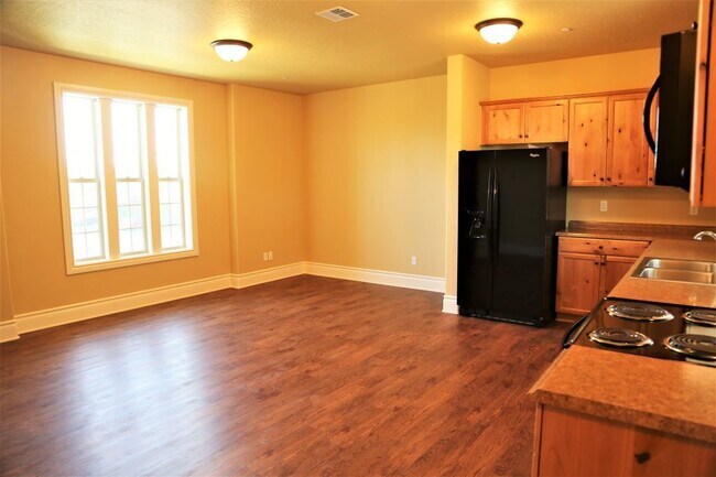 971 NW Circle Blvd, Unit #102 in Corvallis, OR - Foto de edificio - Building Photo