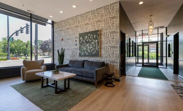 625 Deerfield Rd in Deerfield, IL - Building Photo - Building Photo