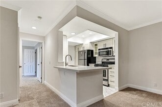 460 Oak St, Unit 318 in Glendale, CA - Foto de edificio - Building Photo
