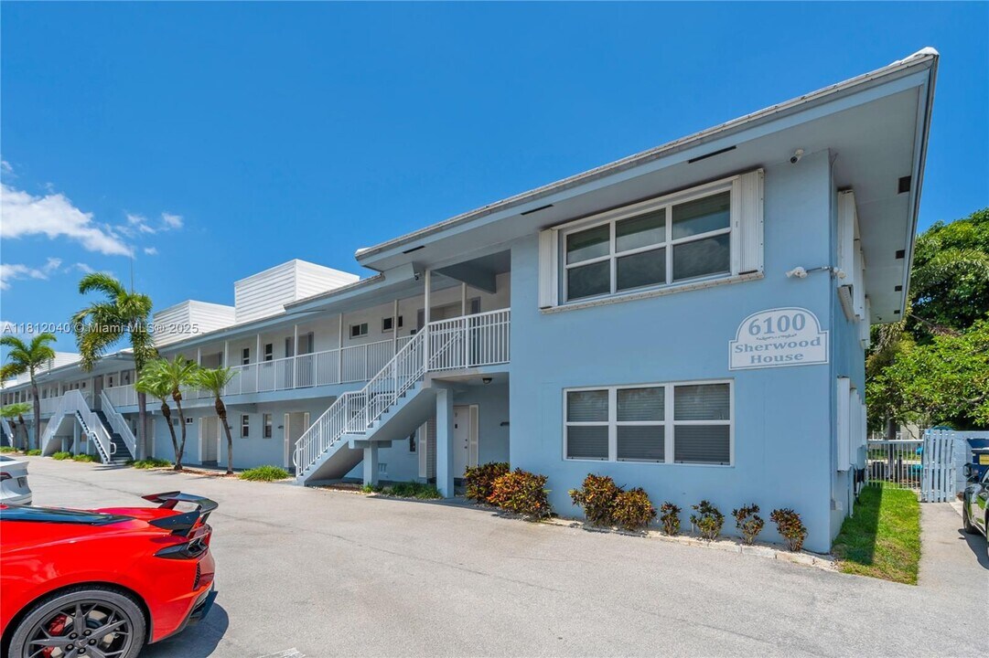 6100 NE 7th Ave in Boca Raton, FL - Building Photo