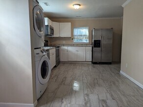 527 Savannah Hwy, Unit B - Upstairs in Charleston, SC - Building Photo - Building Photo