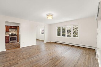 184 Central Ln in Secaucus, NJ - Building Photo - Building Photo