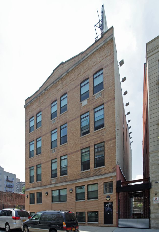 Grand Avenue Residence in Brooklyn, NY - Building Photo - Building Photo