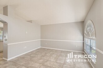 30433 Tremont Dr in Zephyrhills, FL - Building Photo - Building Photo