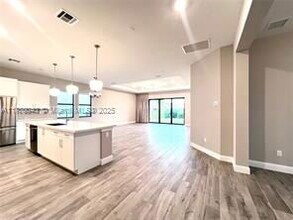 12070 N Baypoint Cir in Pompano Beach, FL - Building Photo - Building Photo