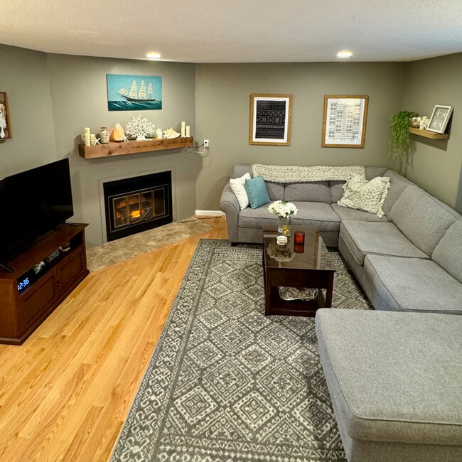 275 Donohue Rd in Dracut, MA - Building Photo - Building Photo