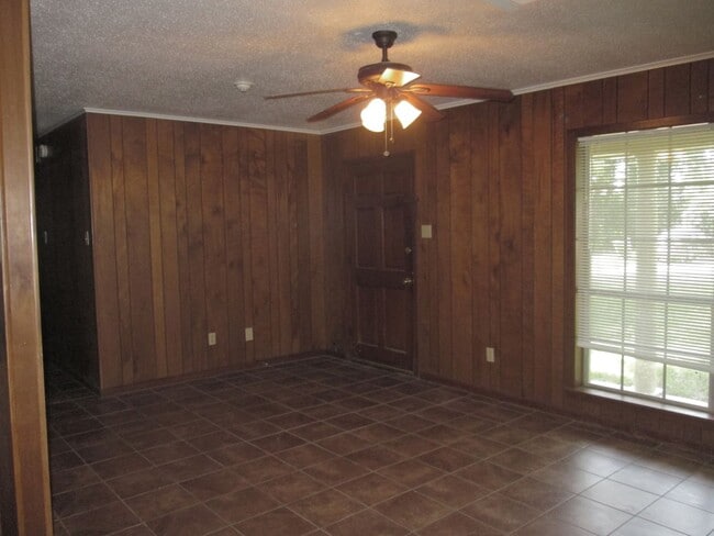 305 W Florida Ave in Ruston, LA - Foto de edificio - Building Photo