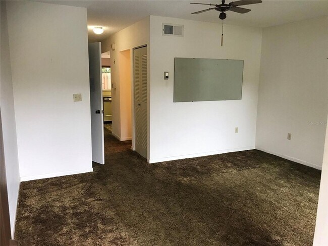 2649 Surrey Ct in Kissimmee, FL - Building Photo - Building Photo