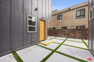 11253 Hatteras St in Los Angeles, CA - Building Photo - Building Photo