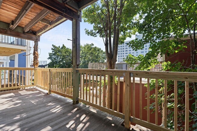 401 E 7th St, Unit 2 in Boston, MA - Building Photo - Building Photo