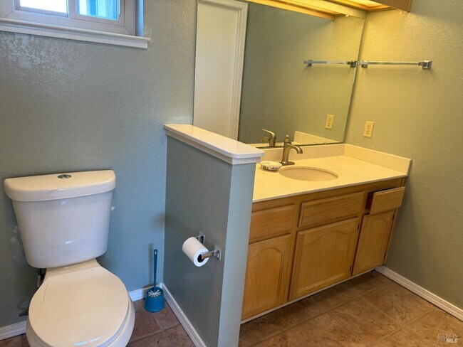 666 Belvedere Dr-Unit -2 in Benicia, CA - Building Photo - Building Photo