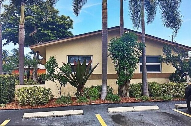 408 NE 12th Ave in Pompano Beach, FL - Building Photo - Building Photo
