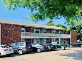 1810 W Twin Springs St in Siloam Springs, AR - Building Photo