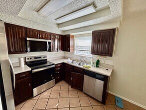 2304 Vineyard Dr in Arlington, TX - Foto de edificio - Building Photo