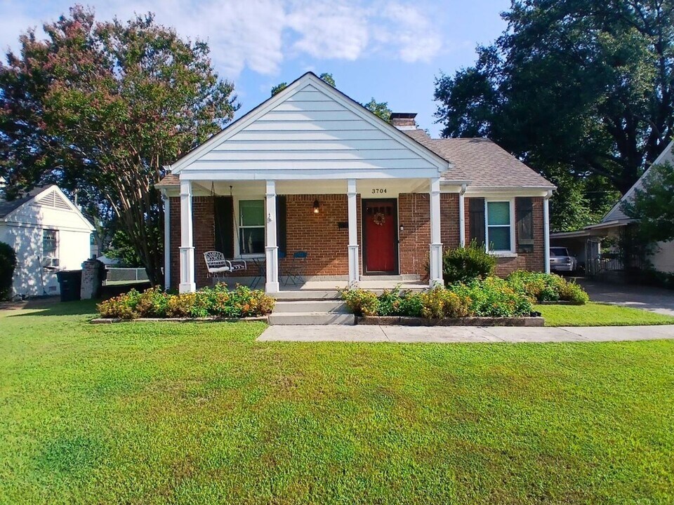3704 Charleswood Ave in Memphis, TN - Building Photo