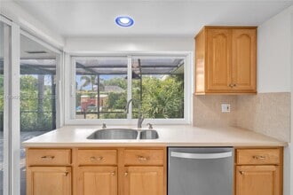 15460 SW 82nd Ct in Palmetto Bay, FL - Building Photo - Building Photo