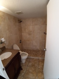 1740 NW N River Dr, Unit 212 photo'