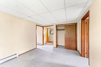 1126 Elmwood Ave in Oshkosh, WI - Foto de edificio - Building Photo