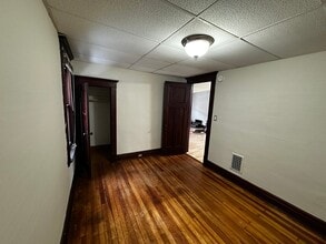 23 Indian Orchard Pl, Unit Lower in Buffalo, NY - Building Photo - Building Photo