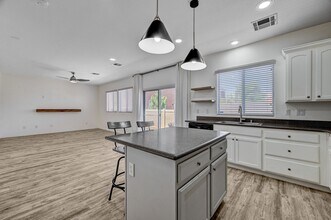 9072 Burning Sun Ave in Las Vegas, NV - Building Photo - Building Photo