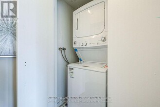 218 Queens Quay W in Toronto, ON - Building Photo - Building Photo