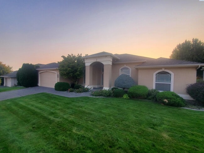 3509 S Johnson St in Kennewick, WA - Foto de edificio - Building Photo