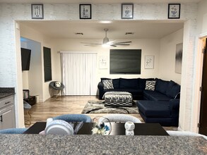 6717 W Correen Hills Ct in Las Vegas, NV - Building Photo - Building Photo