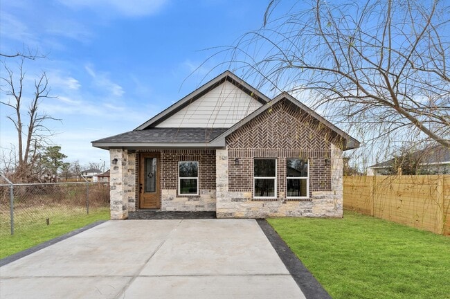 7926 Tate St in Houston, TX - Foto de edificio - Building Photo