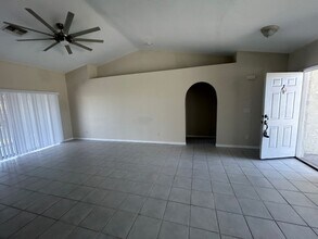 427 SE 16th St, Unit 155A in Cape Coral, FL - Foto de edificio - Building Photo