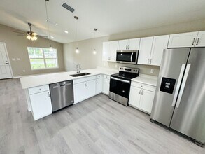 6584 SE 108th Ln in Belleview, FL - Building Photo - Building Photo